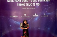 Hanel PTの会長であるTrần Thị Thu Trang氏は、2022年ASEAN女性起業家賞を誇りに思っています。この賞はASEAN女性起業家サミット2022で授与されたものです。